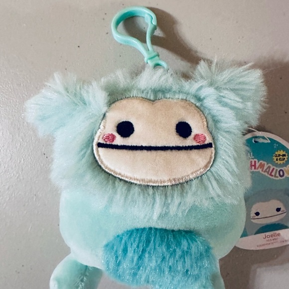 Nwt 👣Joelle the Bigfoot 3.5” Clip Squishmallow - Picture 3 of 5